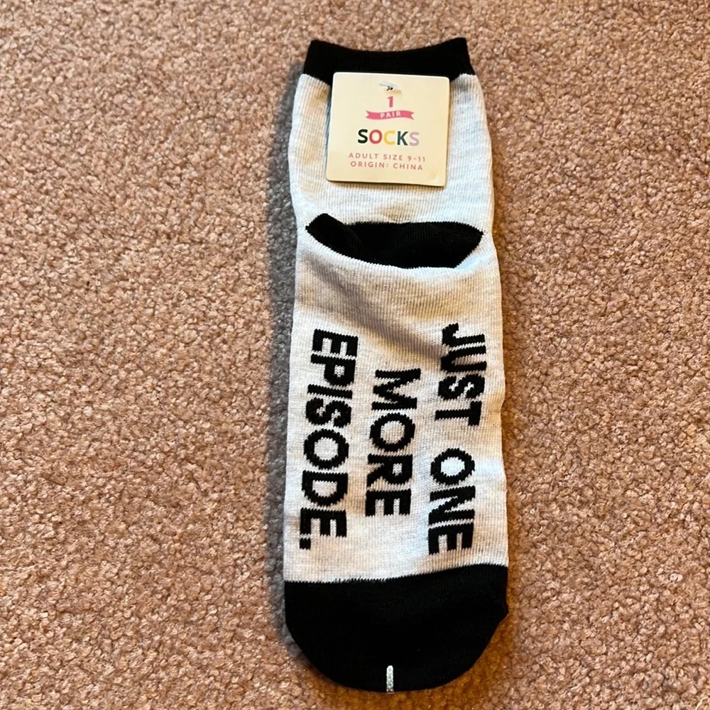 NWT “Just One More Episode.” Tube Socks (Sz9-11)